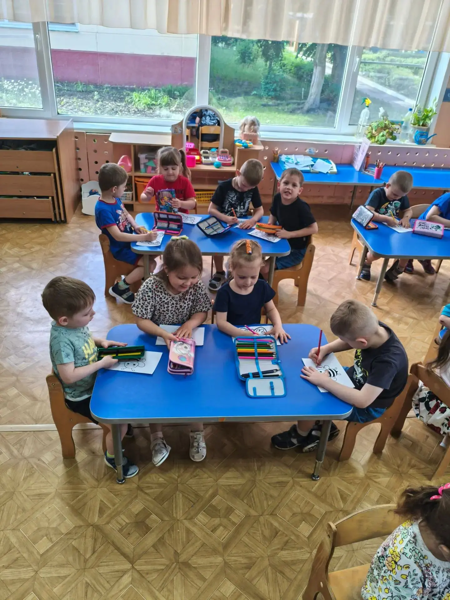 В средней группе детского сада 👧👦 царит настоящее волшебство! Детские руки 🎨 наполнили яркими кра