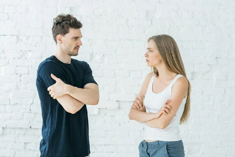 🚶‍♀️ Встреча с тем, кто вас обидел: как вести себя