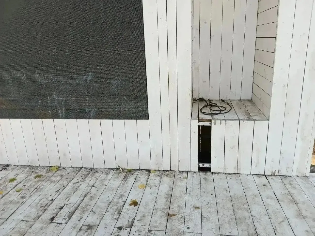 😡 В Луганске вандалы снова испортили городские парки