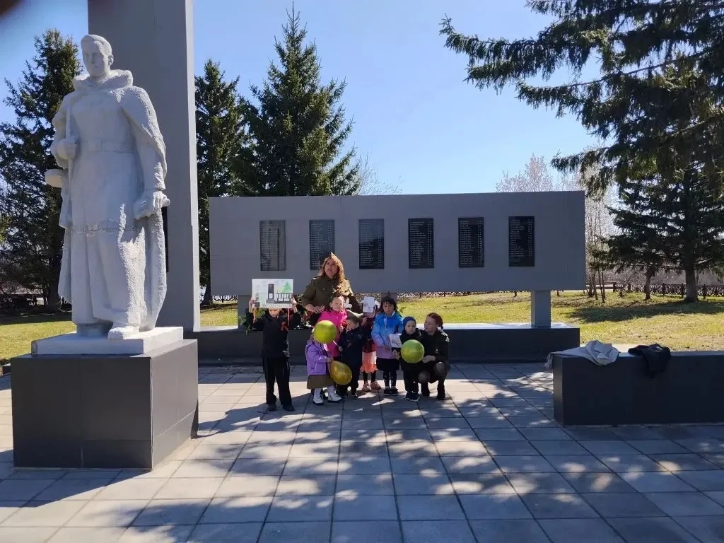 Около нашего детского сада есть памятник-мемориал воинам Великой Отечественной войны.