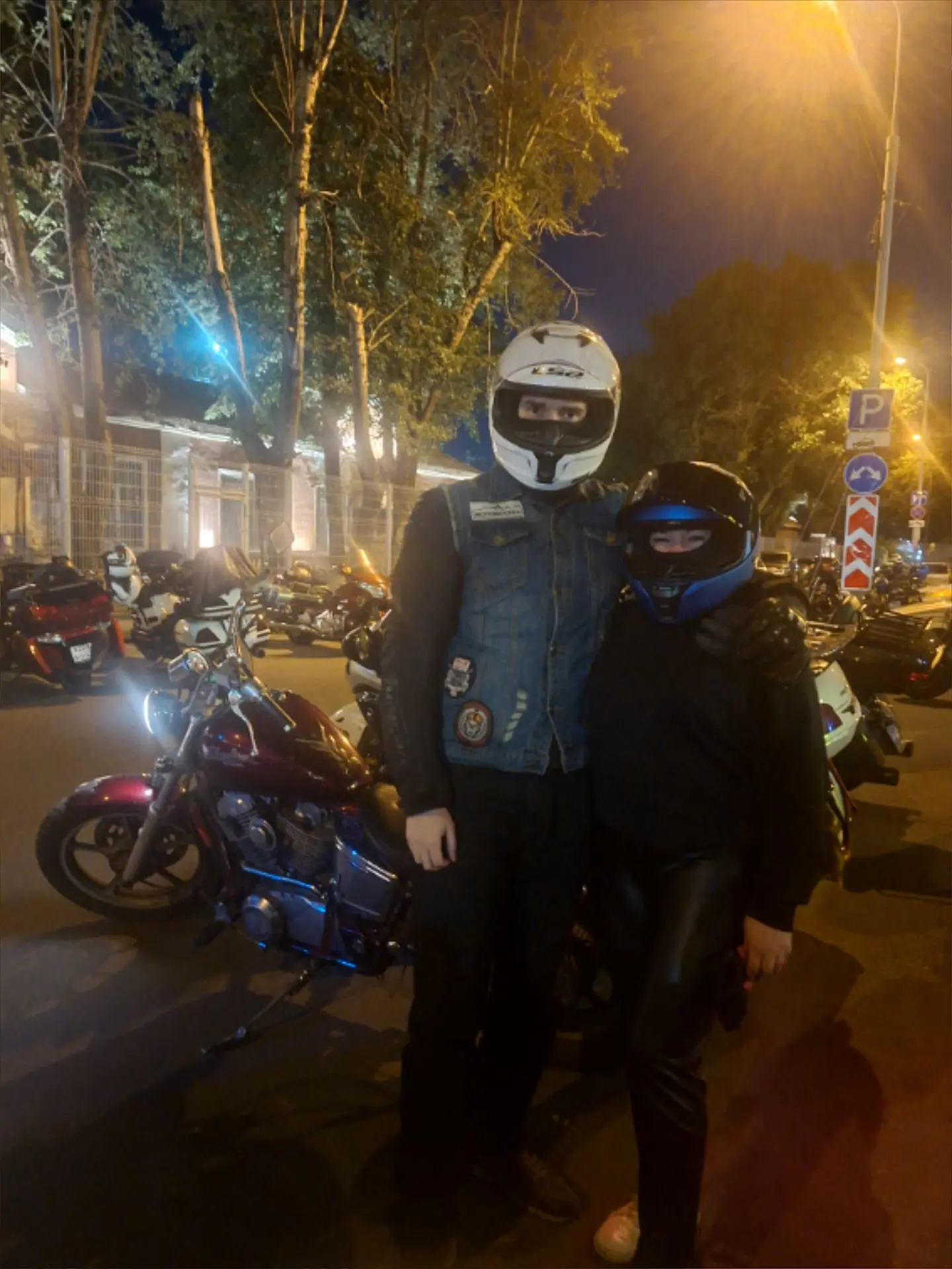 Мотовечер🏍
(Часть 1)

Обожаю Honky Tonk  и NightTrain.
Душевно, вкусно.
Моты и общение.
Хорошо поси