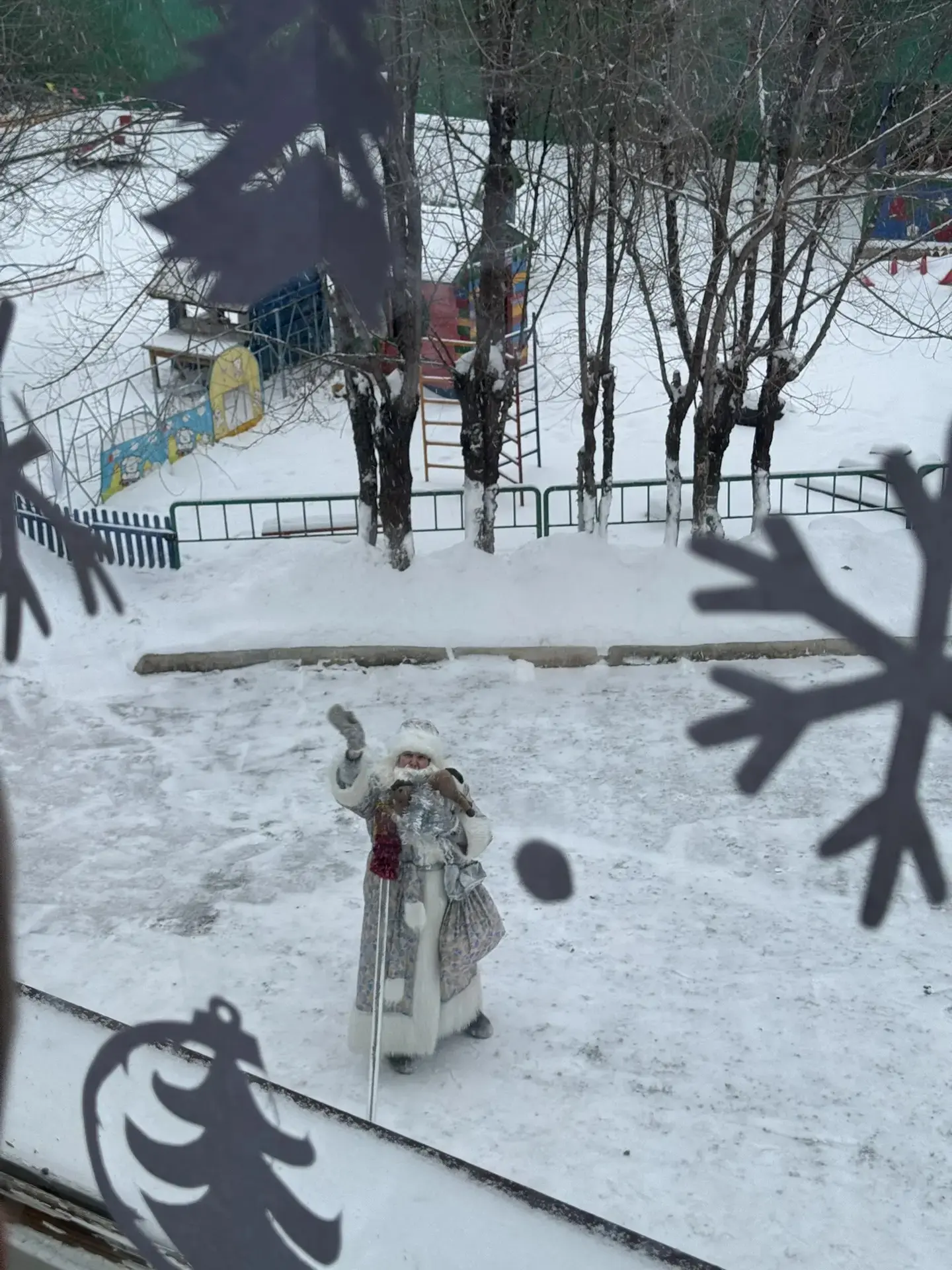 🎅Дед Мороз заглянул в окна детского сада и новогоднее чудо началось!