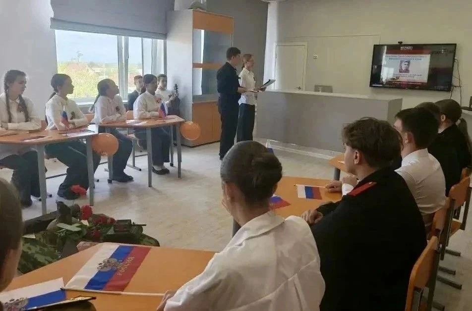 🎗️Телемост памяти  С помощью интернета смогли пообщаться школьники ст.Должанской (Ейский район) и с.
