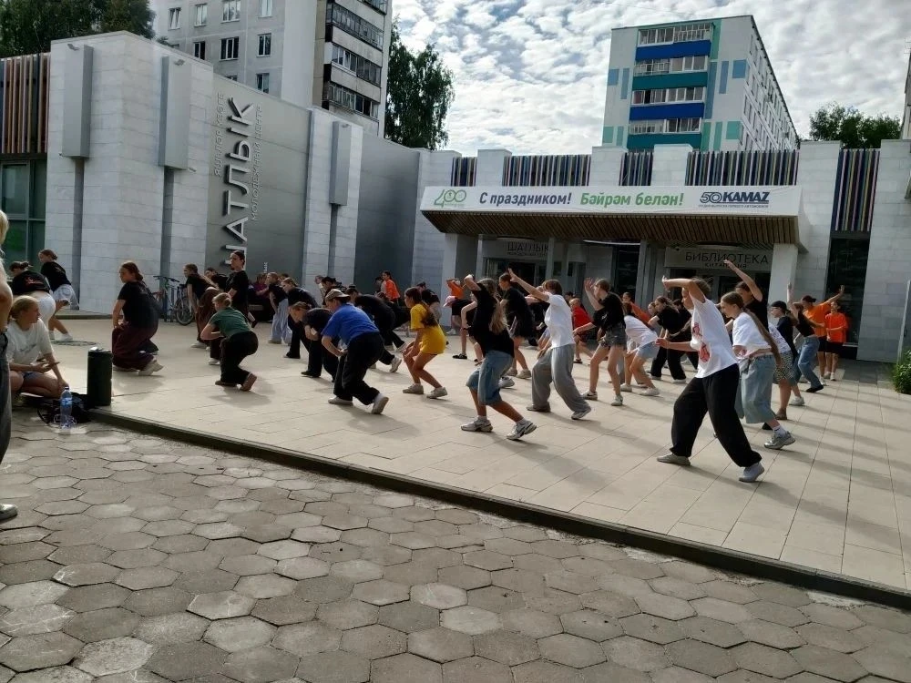 В преддверии празднования Дня молодёжи в городе начались репетиции грандиозного шоу на главной площа