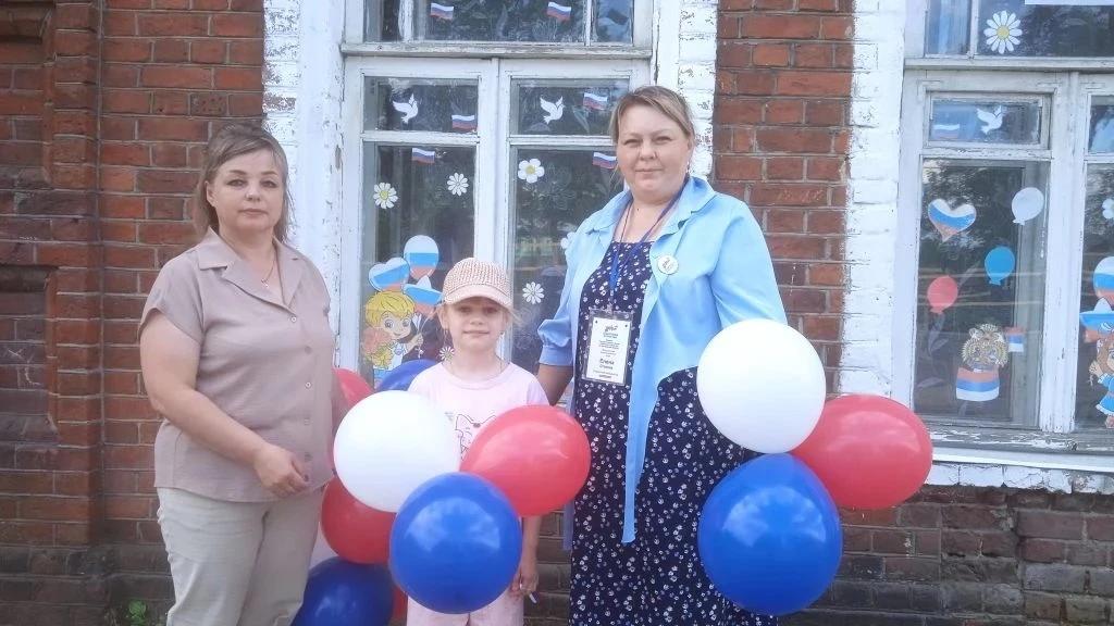 «Россия — Родина моя!»: Детская библиотека провела уличную патриотическую акцию

На главных улицах М