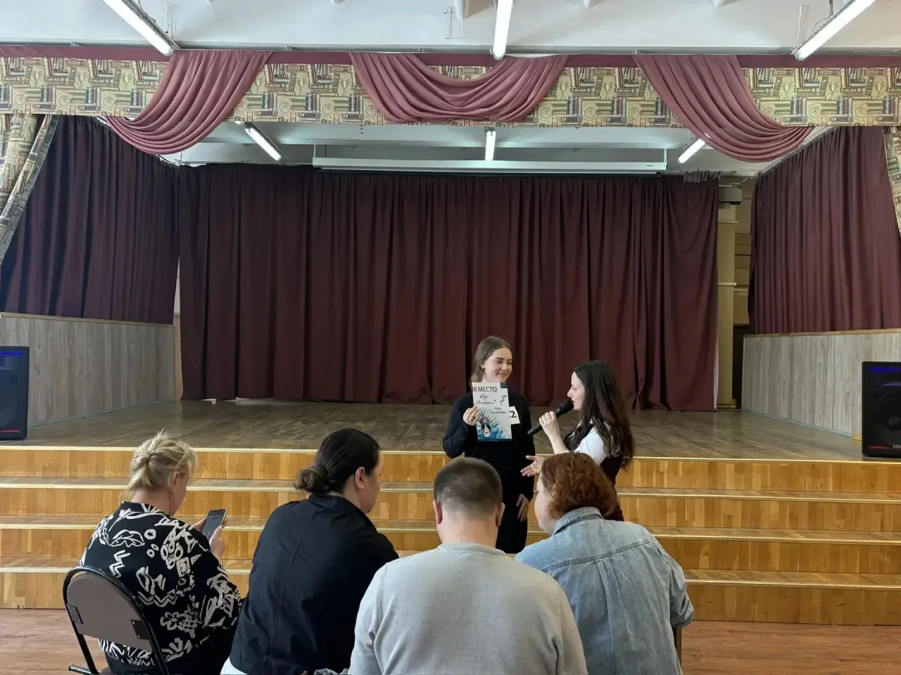 ✨ Театр в каждом из нас: как прошёл конкурс импровизации в нашей школе! ✨  Сегодня, в Международный 
