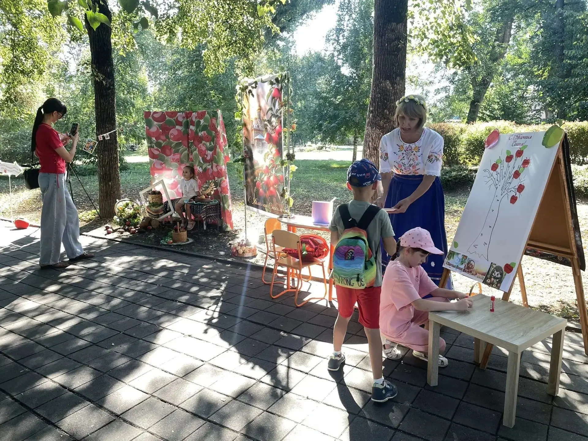 Игровая программа «Спасом яблочным зовется, день, что празднуем сейчас» 🍎