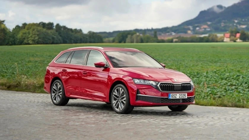 Новая гибридная Skoda Octavia: расход 4,3 литра и езда на электротяге до 60 км/ч