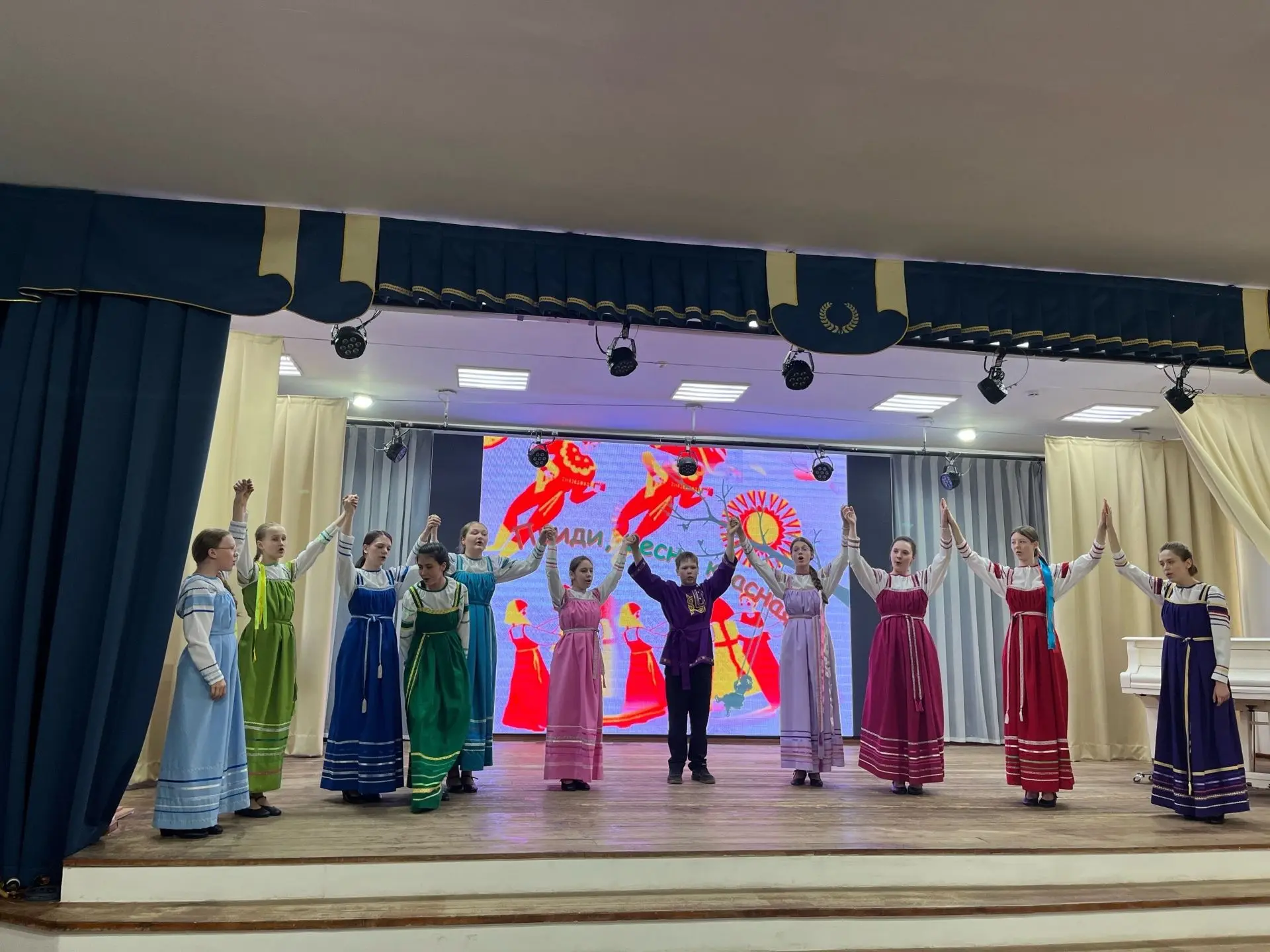 В школе искусств состоялся итоговый творческий показ «Красная горка» обучающихся по про...