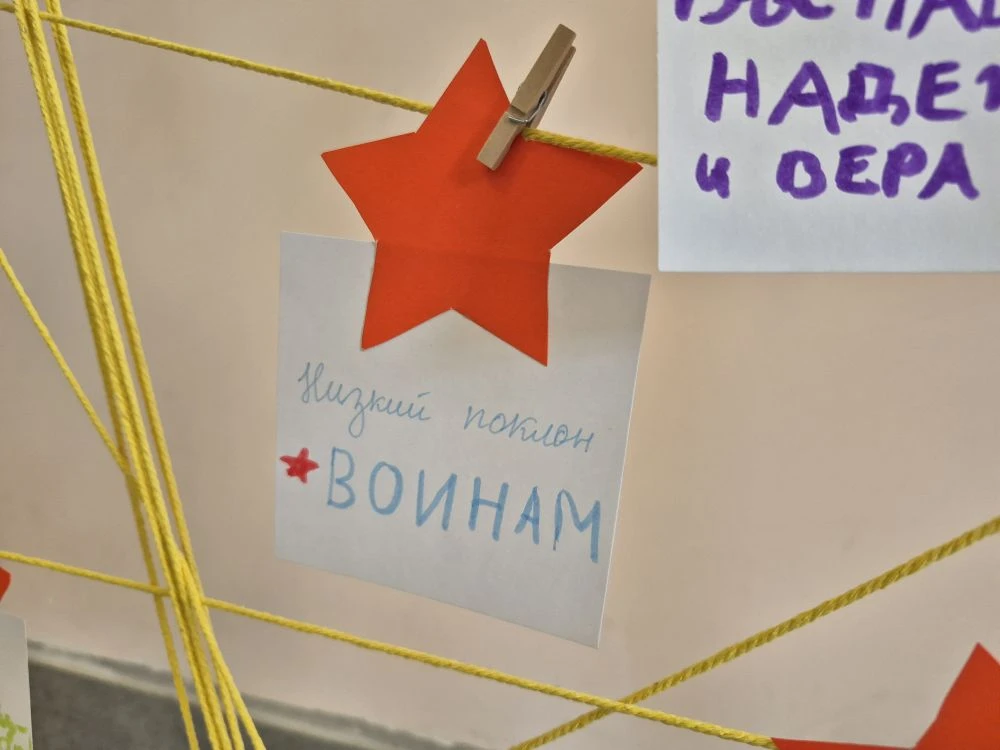 "Вы наши ГЕРОИ. Берегите себя": акция "Спасибо, герои" проходит в Опалиховской гимназии в рамках "Не