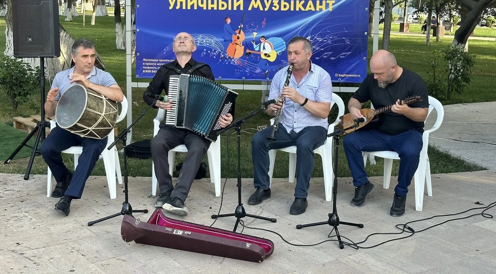 Уличные концерты — это особая магия, которая объединяет людей и дарит незабываемые эмоц...