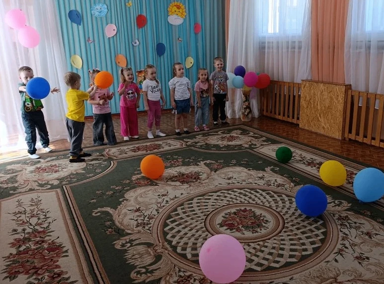 В нашем детском саду прошёл замечательный праздник, посвящённый воздушным шарикам! В программе празд