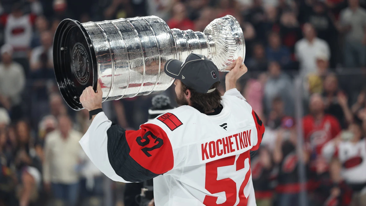🇷🇺🏒Браво, ребята! Сразу трое россиян стали обладателями Кубка Стэнли в составе "Каролина Харрикей