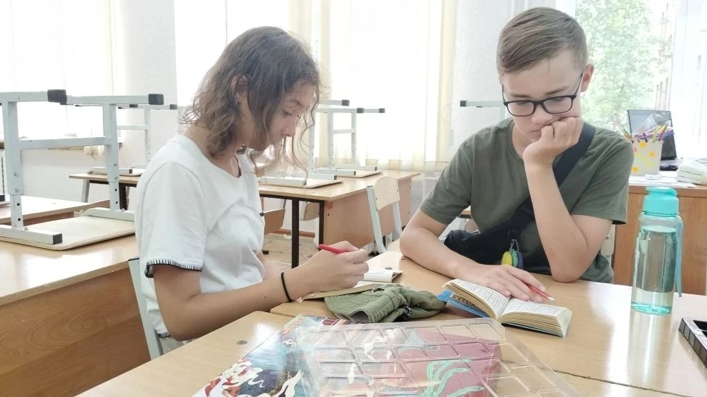 Каникулы с пользой

На этой неделе наши ребята вспоминали и разгадывали различные головоломки. Кто-т