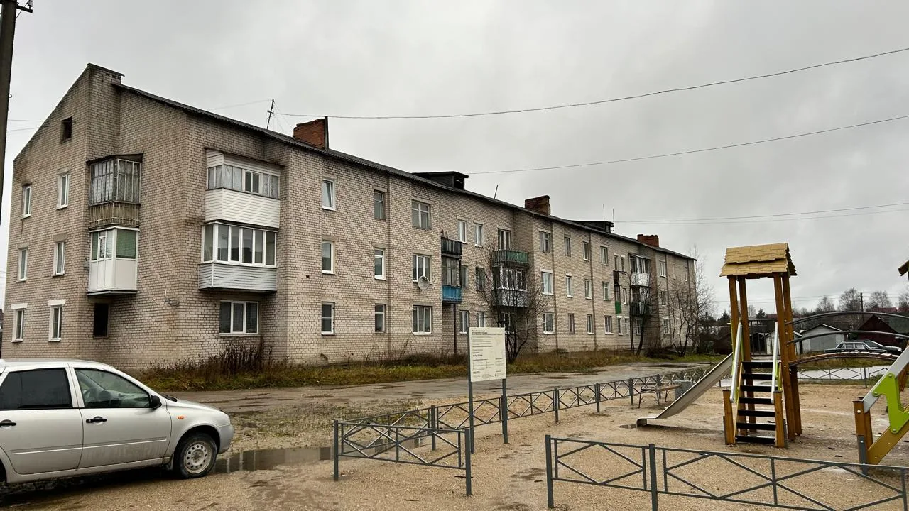 Завершены работы по капитальному ремонту крыш в трех многоквартирных домах, расположенн...