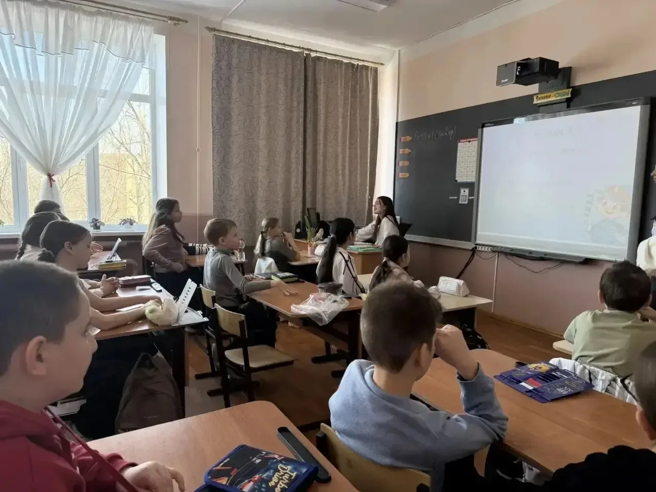 Отряд Юных инспекторов движения (ЮИД) из 8а класса провел познавательную викторину «Жители страны "Д