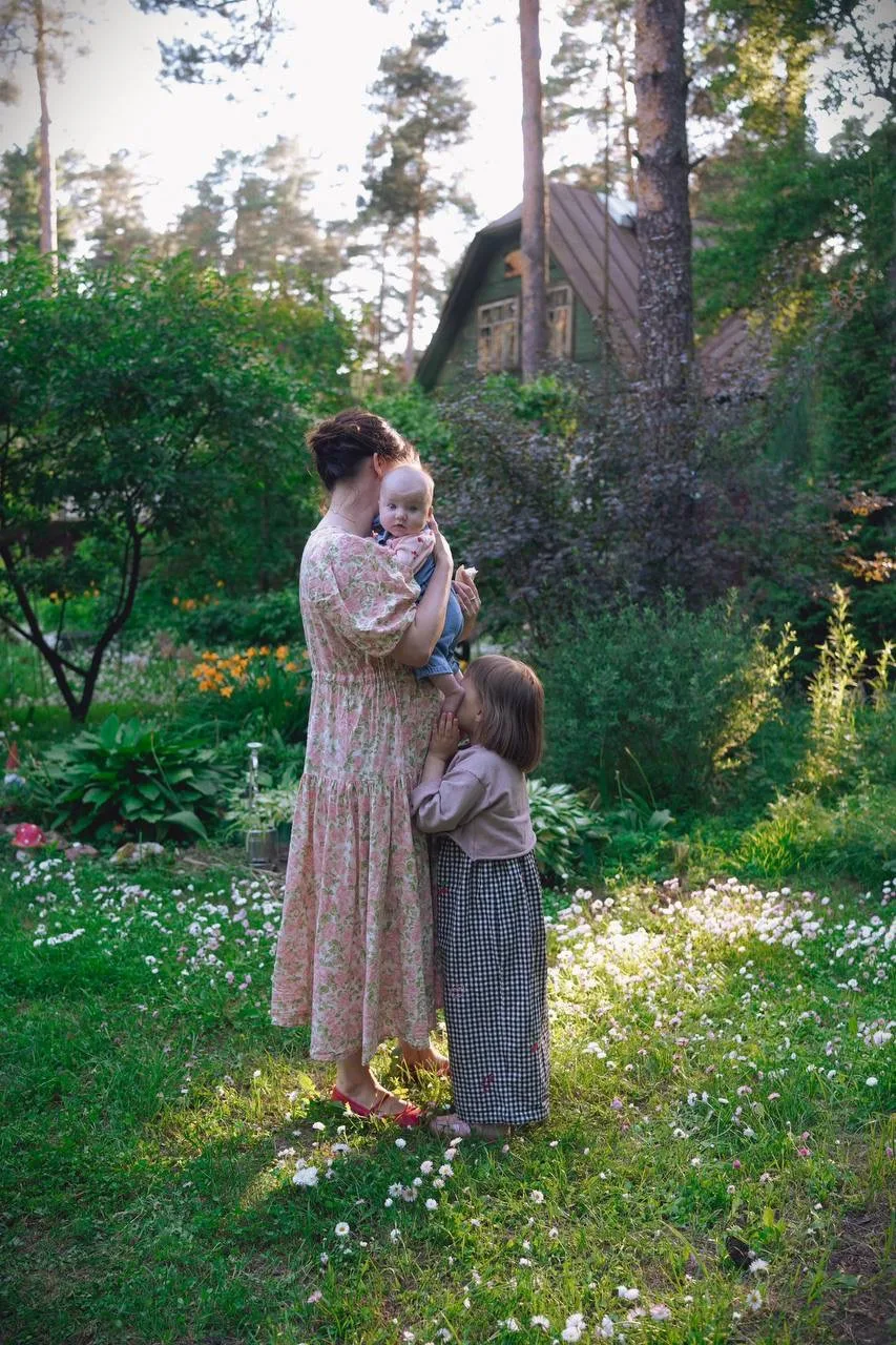 Июнь 🌱🌱

Мы все переболели по кругу (даже Василиса :() и лечимся дачным воздухом.

Которое лето по