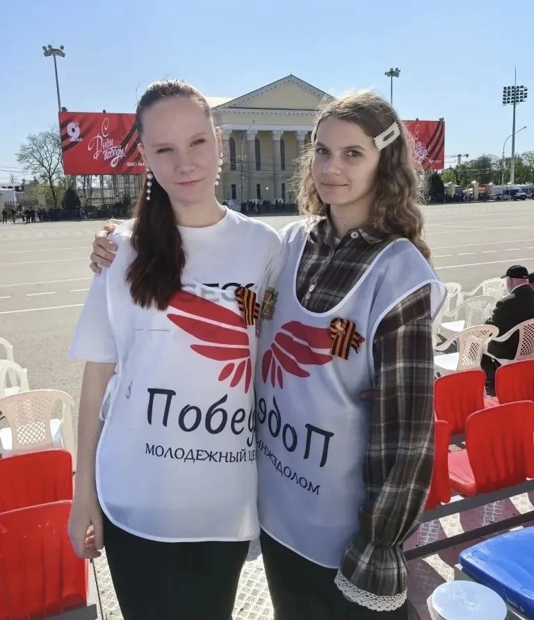 НАСЛЕДНИКИ ПОБЕДЫ: СТУДЕНТЫ СГПИ НА ГЛАВНОМ ПРАЗДНИКЕ СТРАНЫ  📢 С самого утра студенты Ставропольско