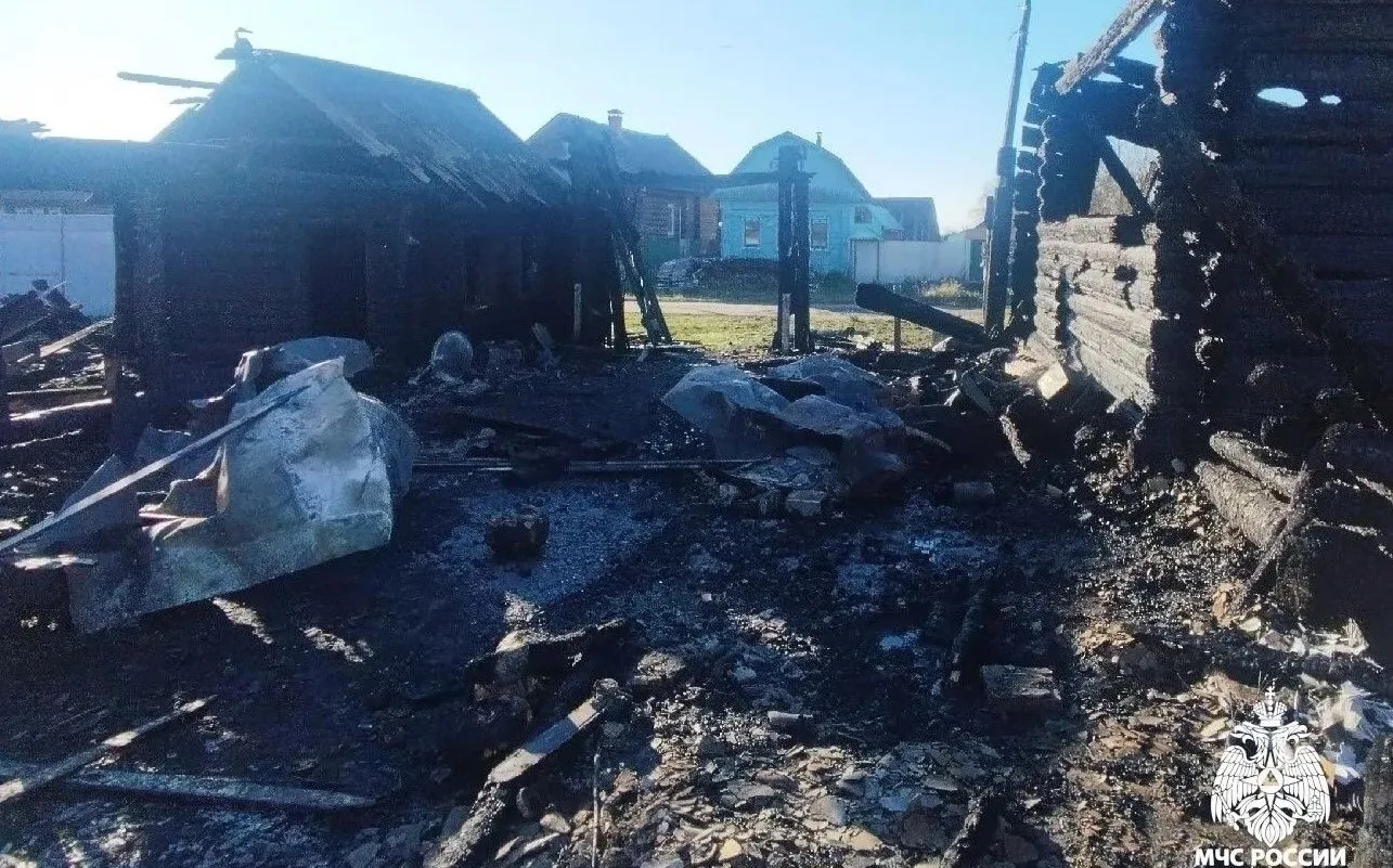 Пожар в частном хозяйстве деревни Юж-Сапарово заметил проезжавший мимо водитель