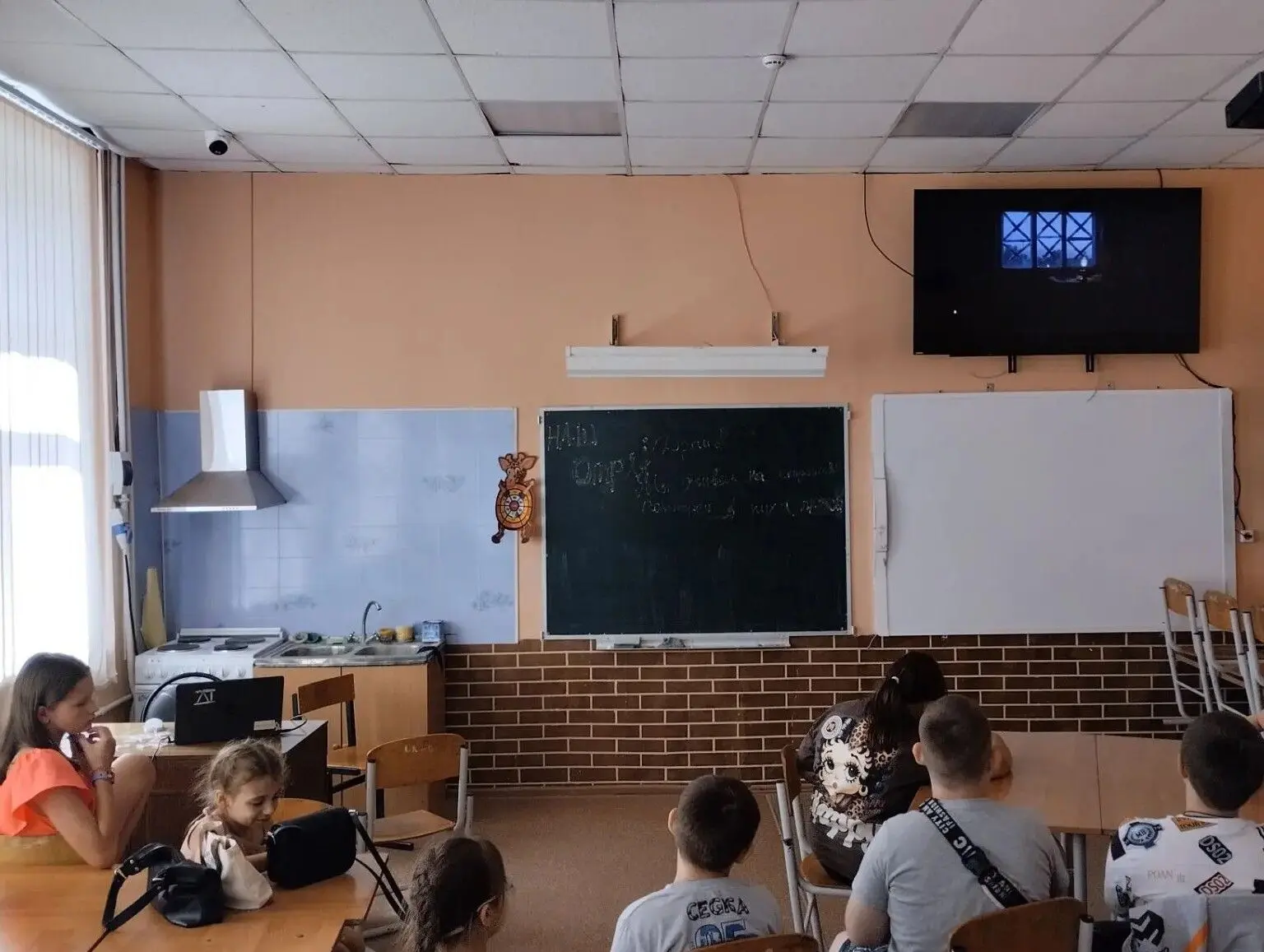 Сегодня в нашем лагере было по-настоящему важное событие — кинолекторий «Фильм о войне....
