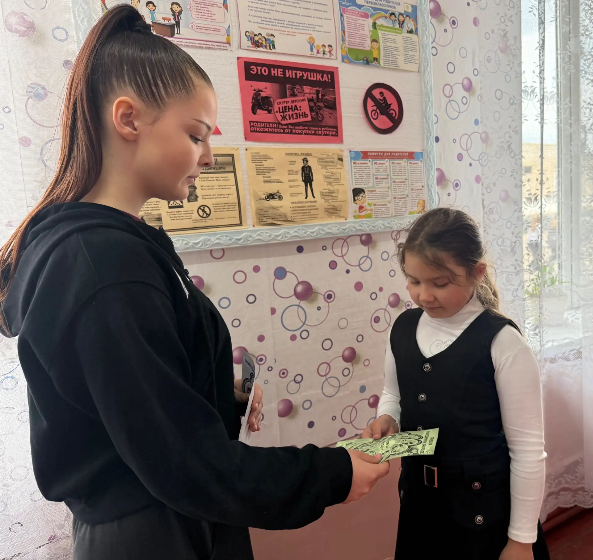 📌В ГБОУ ЛНР «МШ Nº19» в рамках проведения месячника «Экологическое воспитание» были изготовлены и р