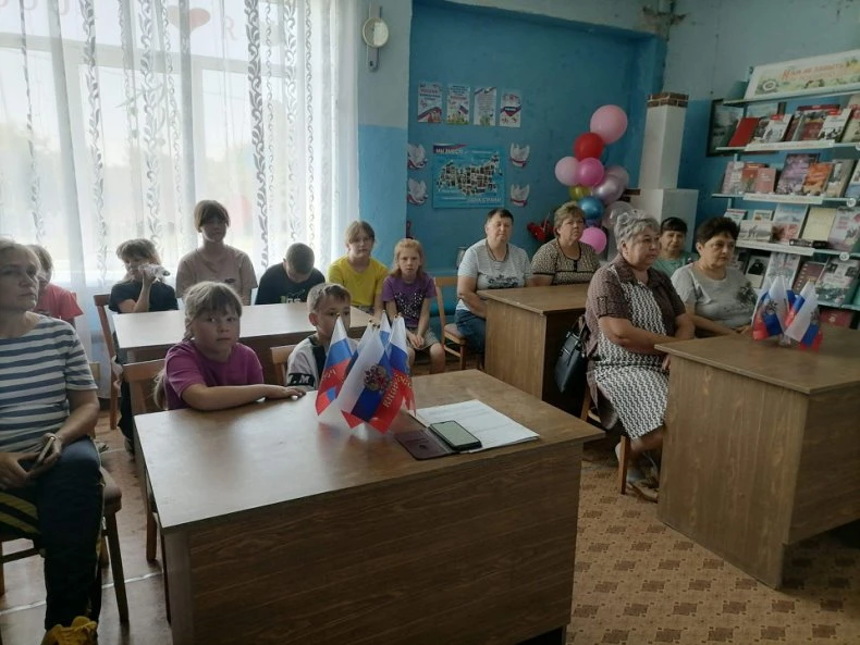 Работники Большеозерского СДК совместно с библиотекой провели яркий и познавательный патриотический 
