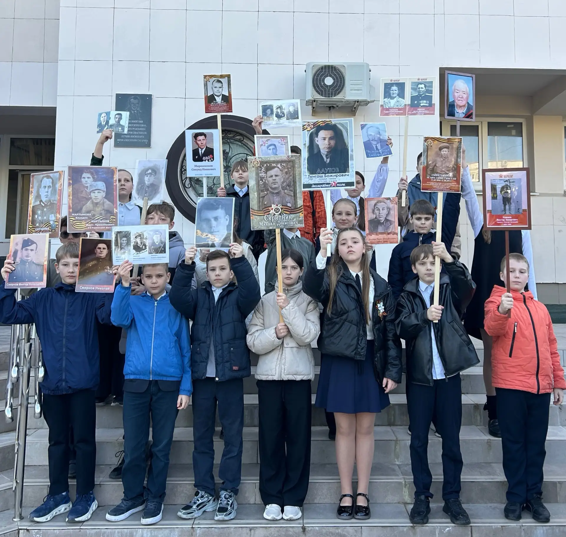 🎖️ Всероссийская акция «Бессмертный полк»   🕯️ В рамках акции «Бессмертный полк» в нашей школе звуча