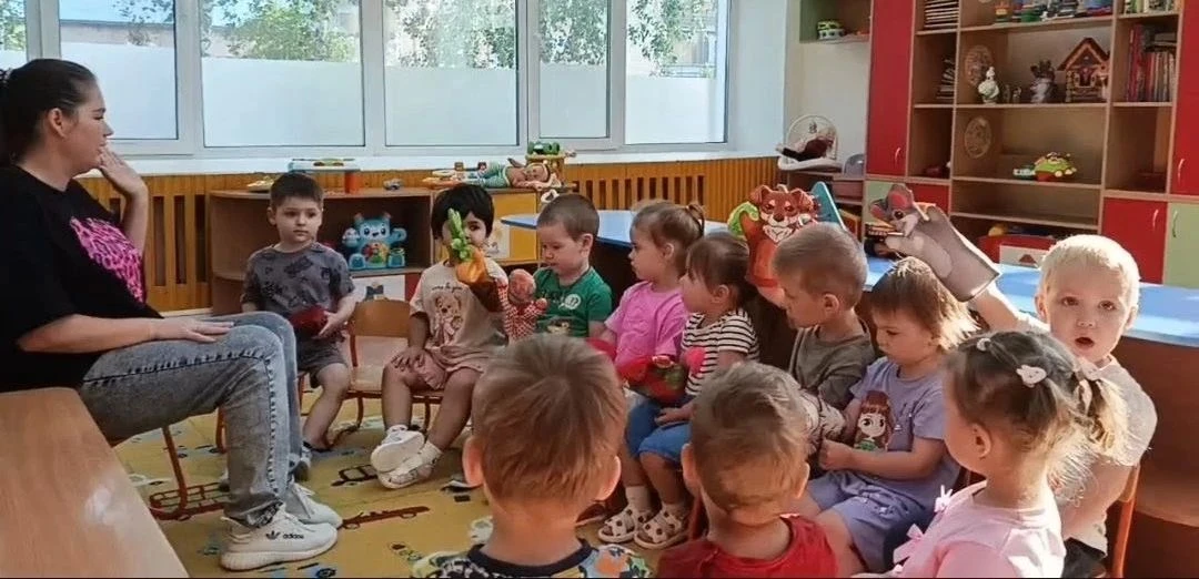✨✨Сказка своими ручками: наша «Репка» ожила!✨

🎭Смотреть, как наши самые маленькие артисты примеряю