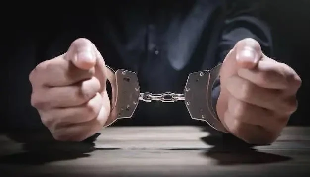 В Кемерове мужчина украл 40 плиток шоколада из «Пятёрочки» — его приговорили 3.8 годам колонии  43-л