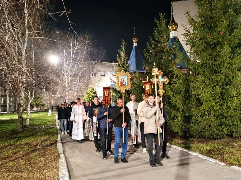 🕊 В ночь Светлого Христова Воскресения в храме преподобного Сергия Радонежского, расположенном на те
