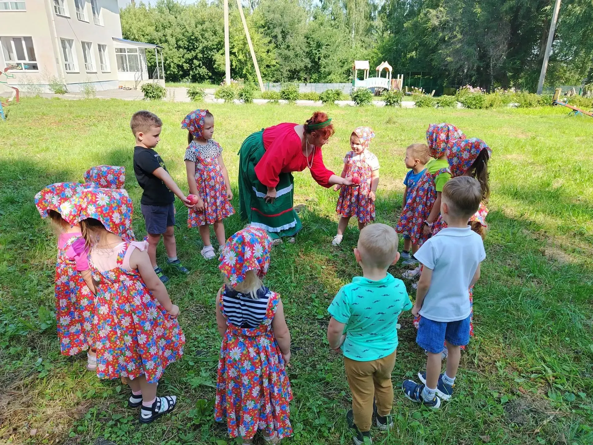 🍎Сегодня в нашем детском саду прошёл тематический день, посвящённый народному праздник...