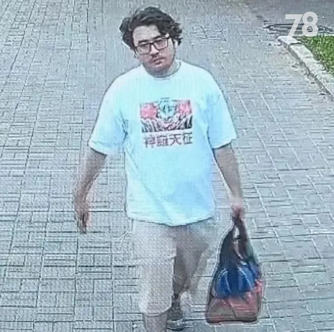 18-летняя девушка поверила мошенникам и вместе с матерью оставила ключи от квартиры. Из...