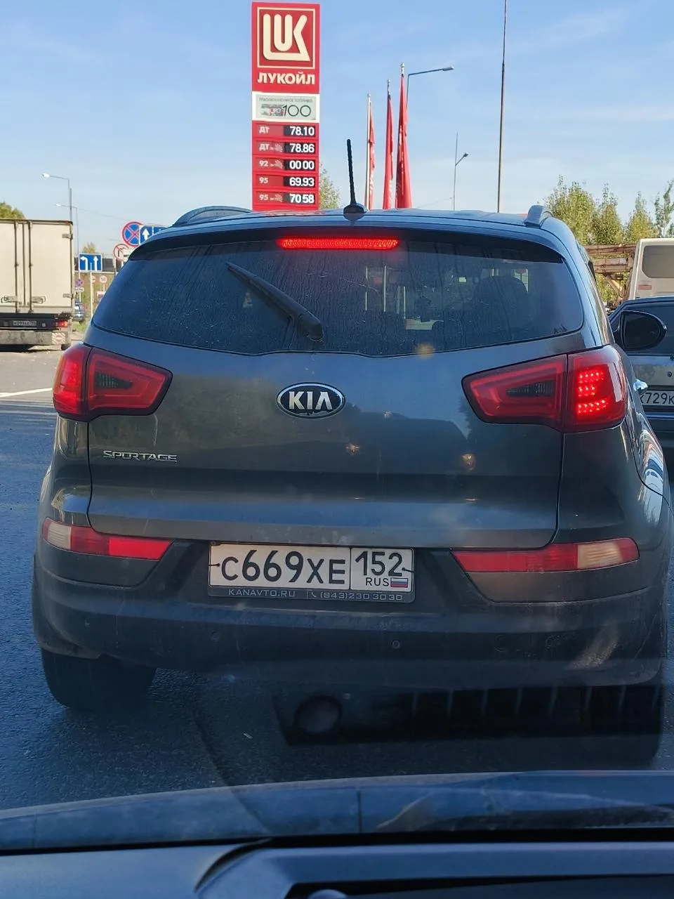 Знайте героя быстрой заправки в лицо, заехал просто так почти в самое начало очереди от...