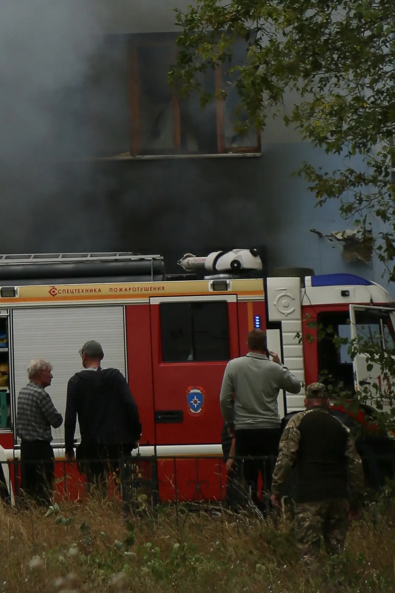 Сегодня город Шебекино вновь оказался под обстрелом. Вместе со спецслужбами выехал на м...