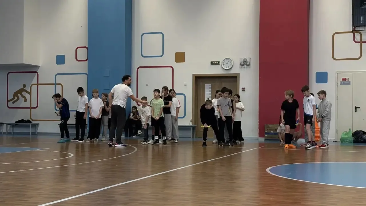 🎉 Весёлые старты среди 4-х классов! 🏃‍♂️🏃‍♀️  Сегодня в школьном отделении №2 прошло яркое спортивно