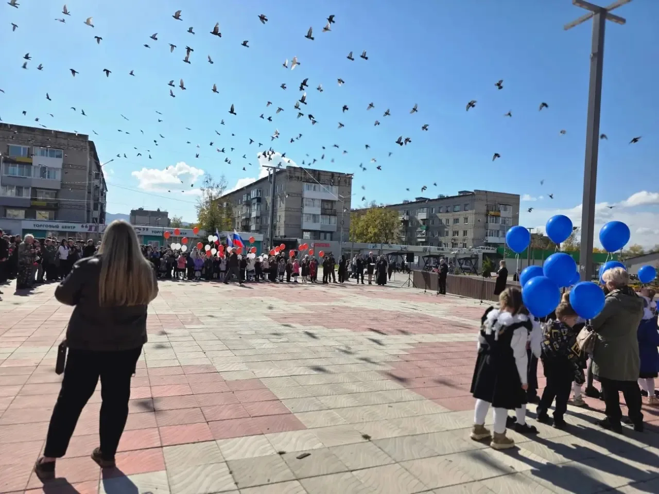 🎗 Наши школьники — на памятном мероприятии на площади Победы! 🎗