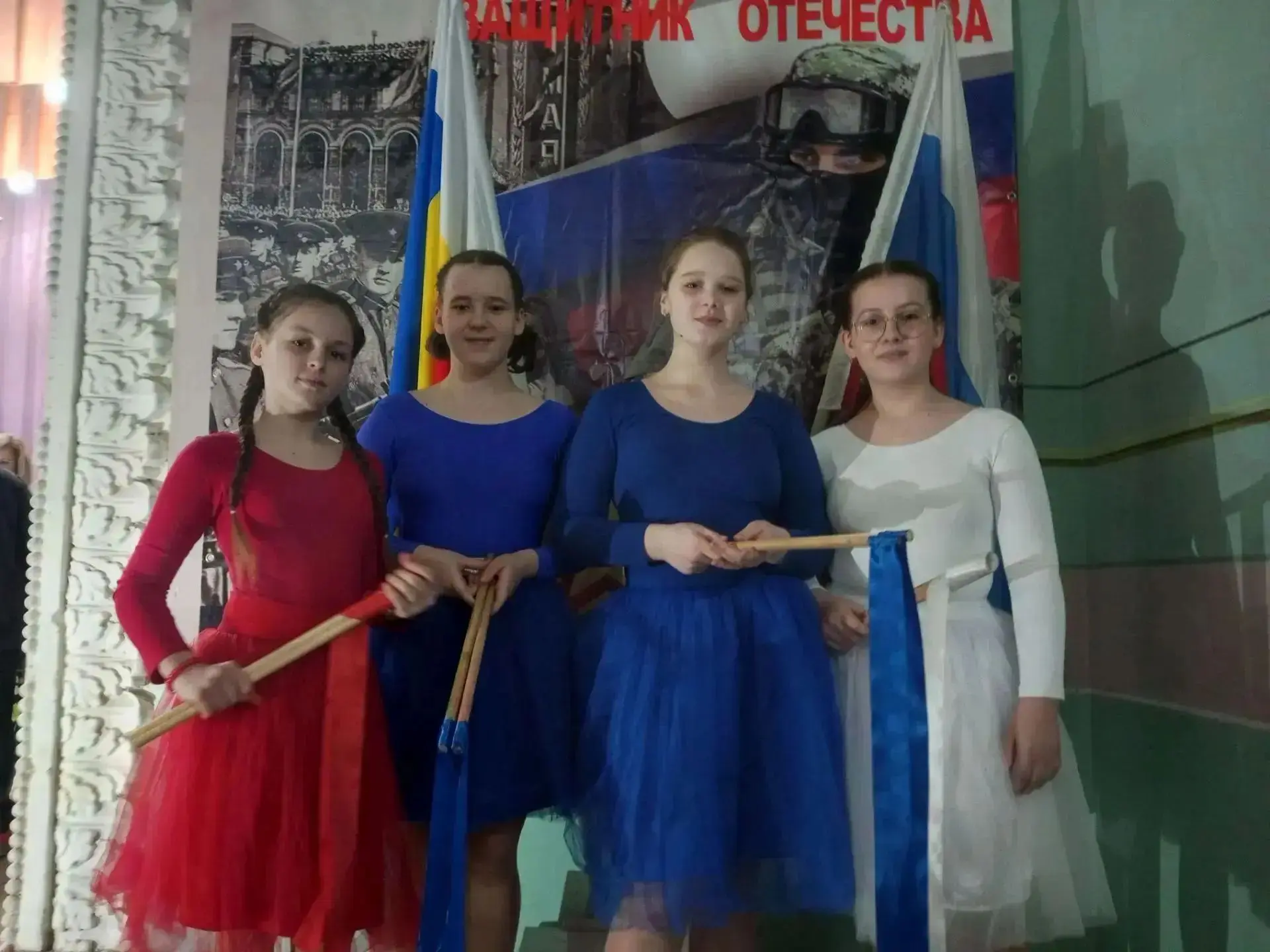🇷🇺 Юнармейцы Большекрепи́нской школы под руководством  директора школы,председателя Р...