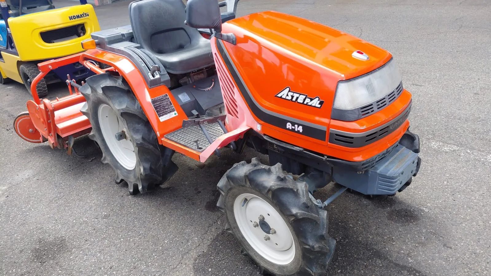 На этой неделе купили в Японии трактор Kubota ASTE A-14 с очень маленькой наработкой , ...