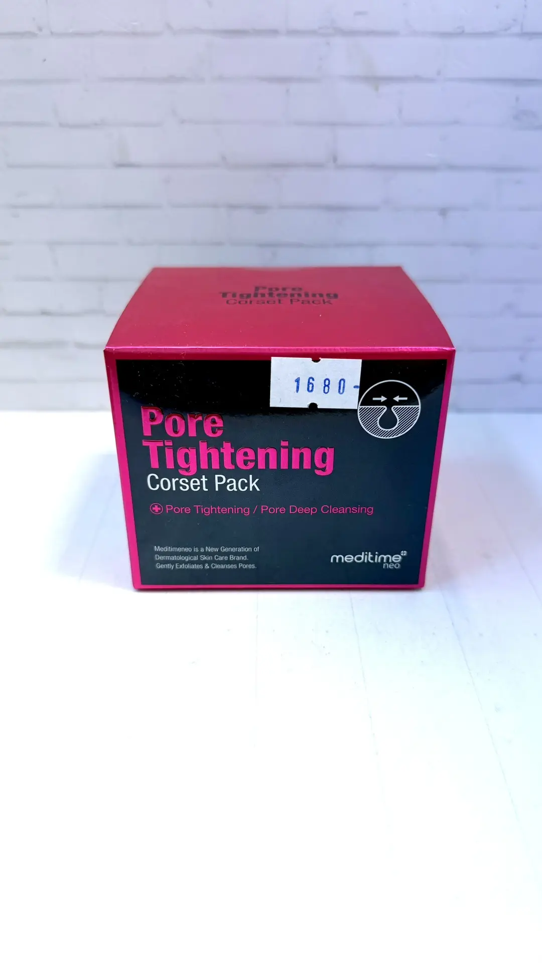 Mаска для сужения пор Meditime Pore Tightening Corset Pack

Маска абсорбирует излишки кожного сала, 