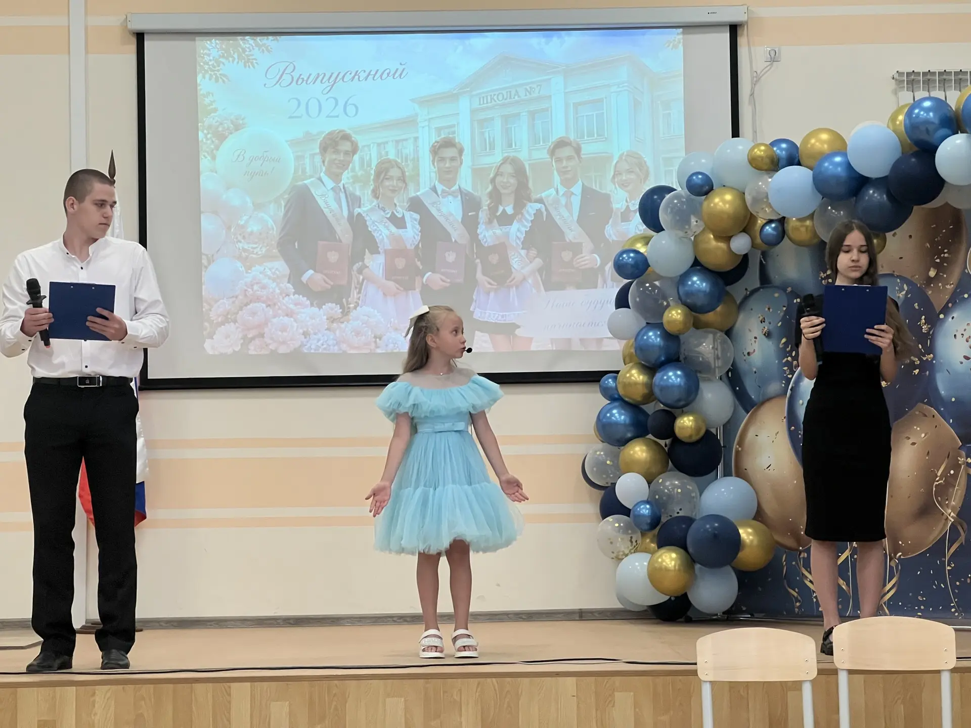 Выпускной 9 класса: новая глава начинается! 🎉

Сегодня в стенах нашей школы прошёл выпускной для де