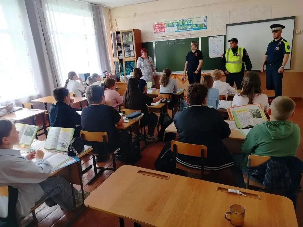 «Дорога без опасности» 🚦  В Алтайской ООШ №3 была проведена познавательная беседа с инспекторами ГИБ