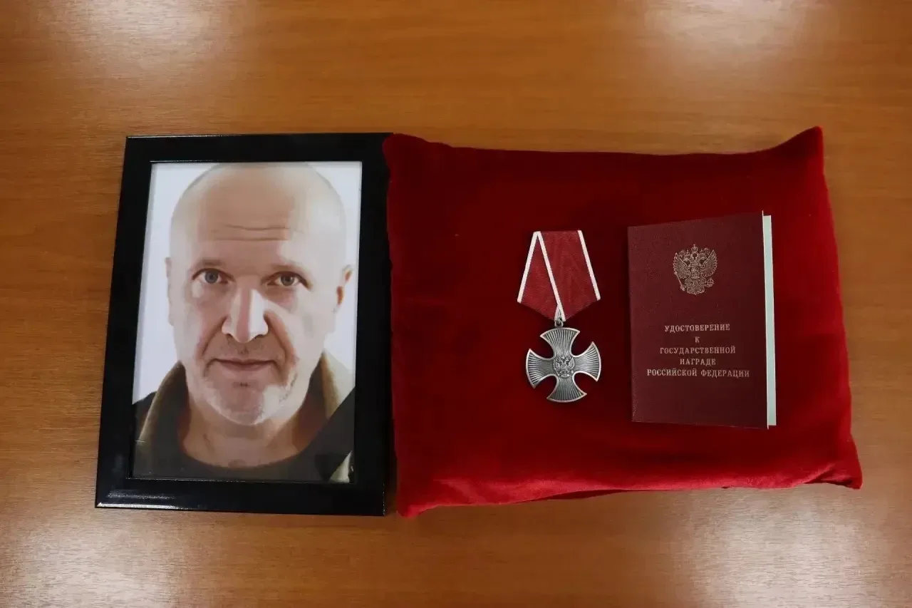 Ценою жизни: Родным героев СВО передали государственную награду.