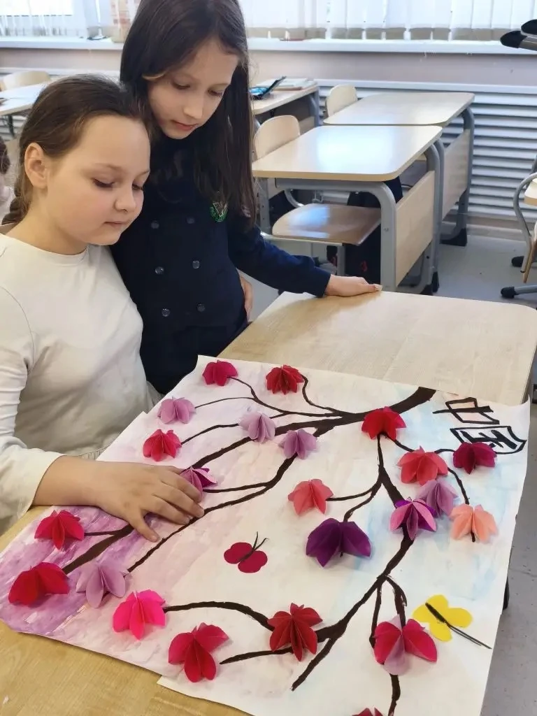 🌺🇨🇳 В рамках проекта «Орлята России» в треке «Орлёнок-мастер» в нашей школе прошли занятия, посвящён