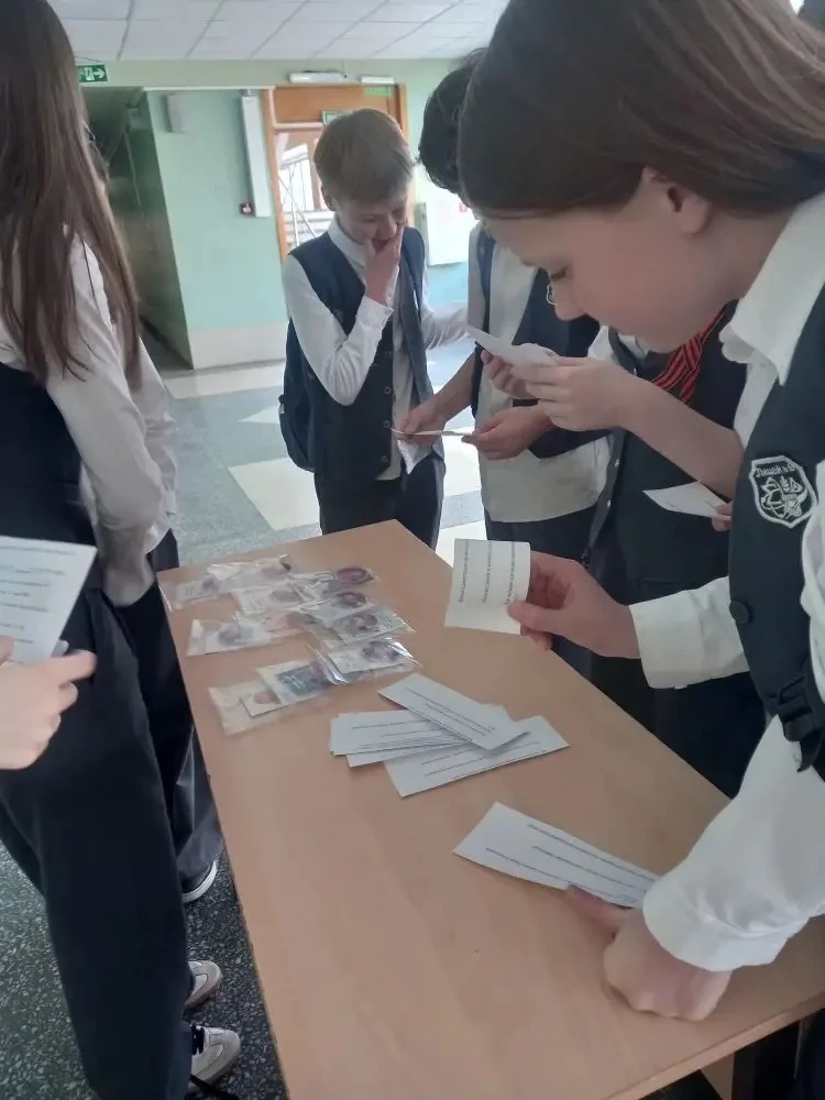 🔥Честь и память: дежурство 6 «А» класса в преддверии Дня Победы🔥  С 4 по 8 мая дежурство по лицею пр