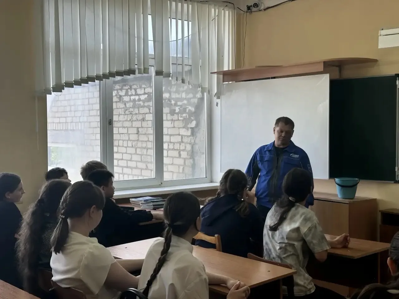 Сотрудники газовой службы посетили нашу школу, чтобы поговорить с обучающимися о правилах безопасног