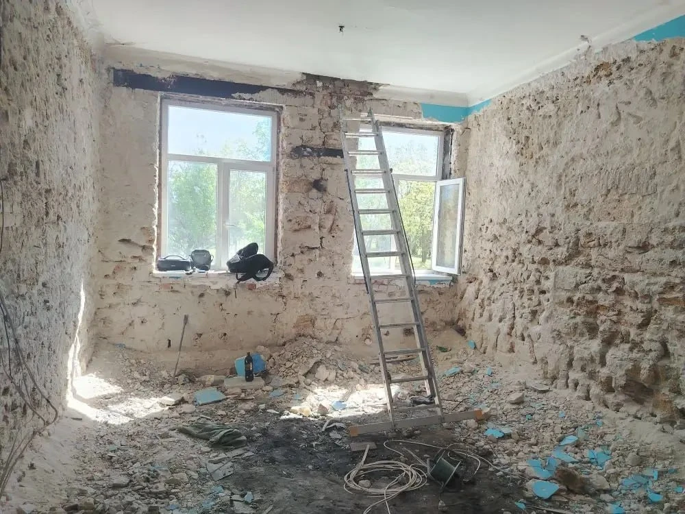 Шефы продолжают масштабный ремонт помещений ДК Новобогдановки  Наряду с обновлением зрительного зала