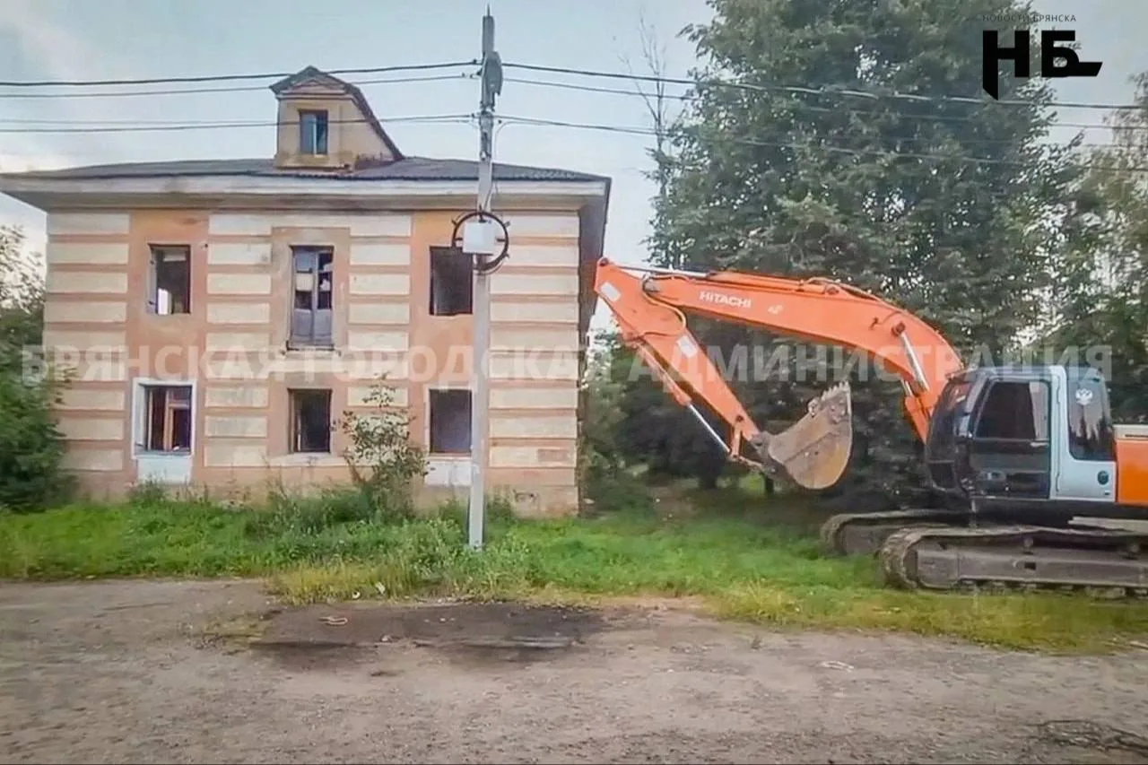 👀 В Бежицком районе на улице Коммунистической сносят аварийный дом

Подрядная организация приступил