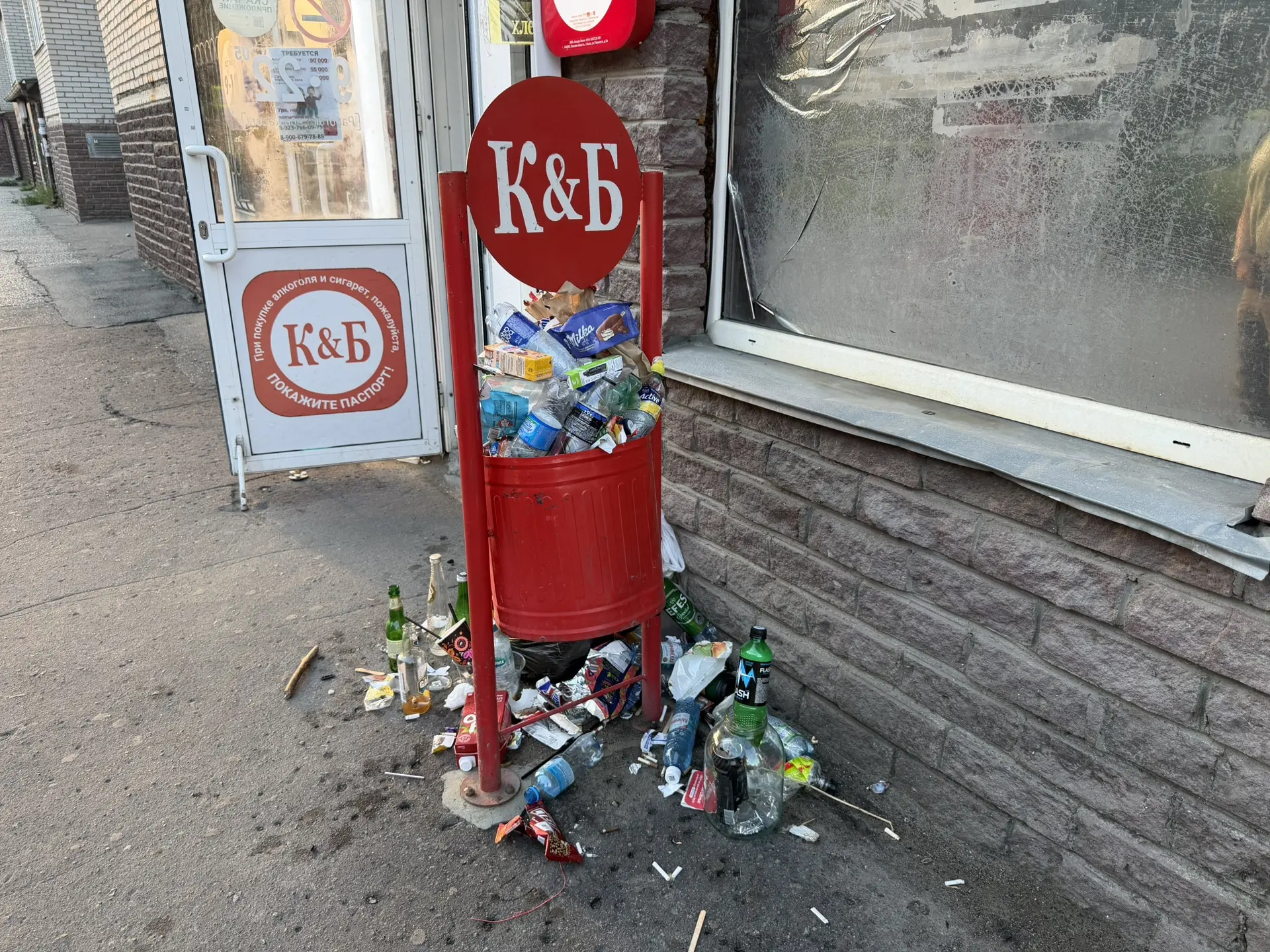Выходные только начинаются, а возле К&Б уже явно какой-то ажиотаж 🫠