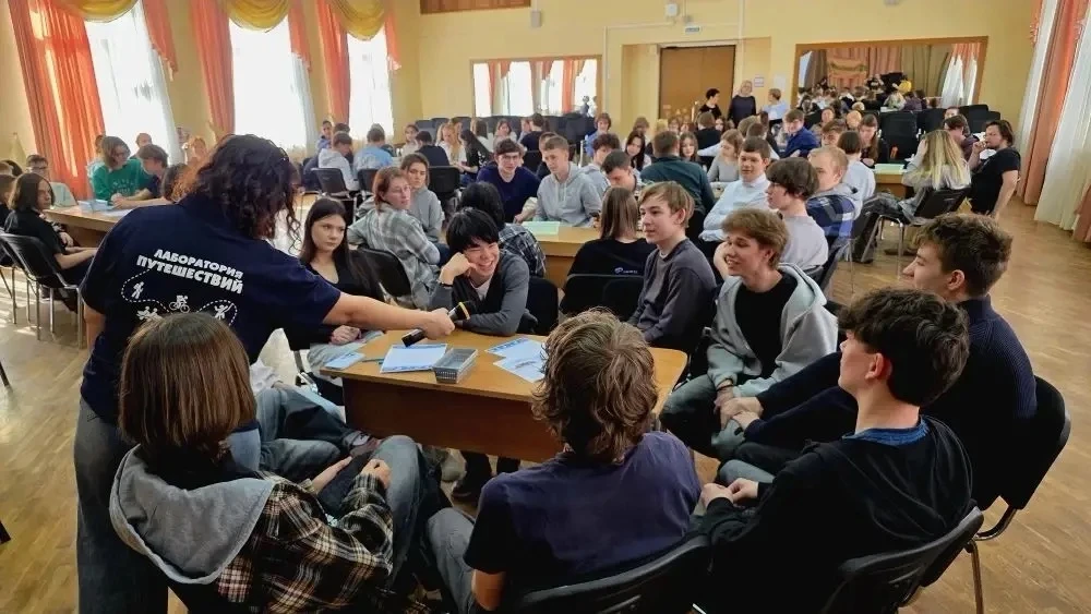 📅 27 марта к нам в школу, в гости к туристскому клубу «Прометей», приехали сотрудники Лаборатории пу