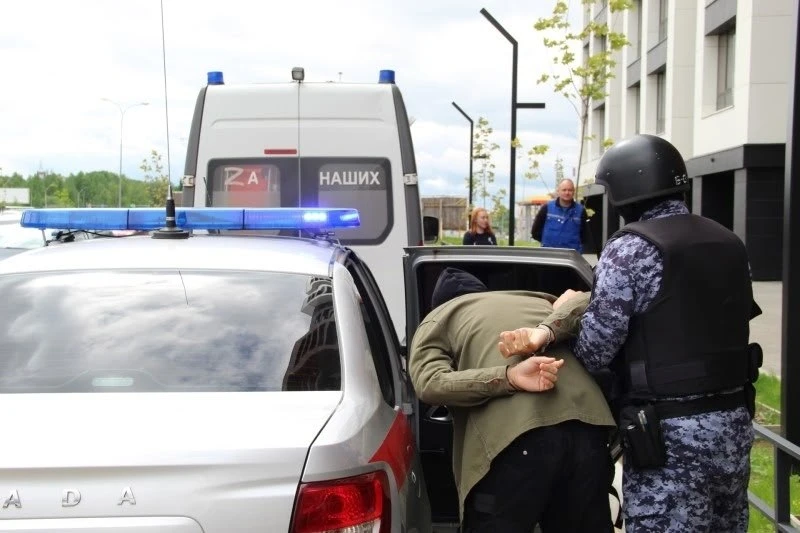 В Сыктывкаре пациент напал на бригаду скорой помощи: 38‑летний мужчина вёл себя агресси...